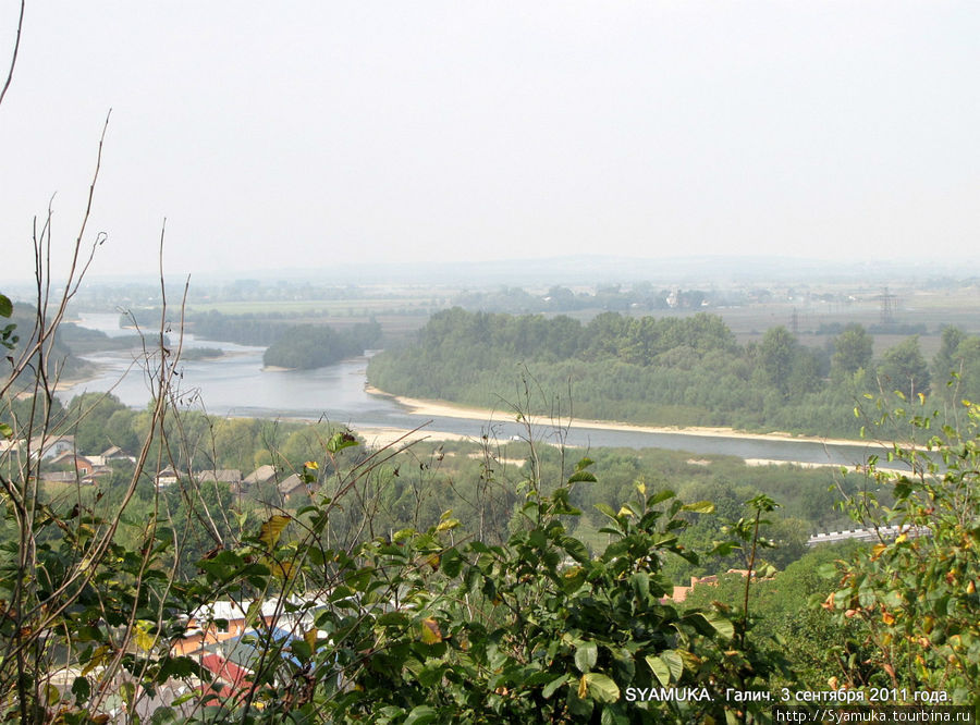 Вид на Днестр и окрестности с Замковой горы. Галич, Украина
