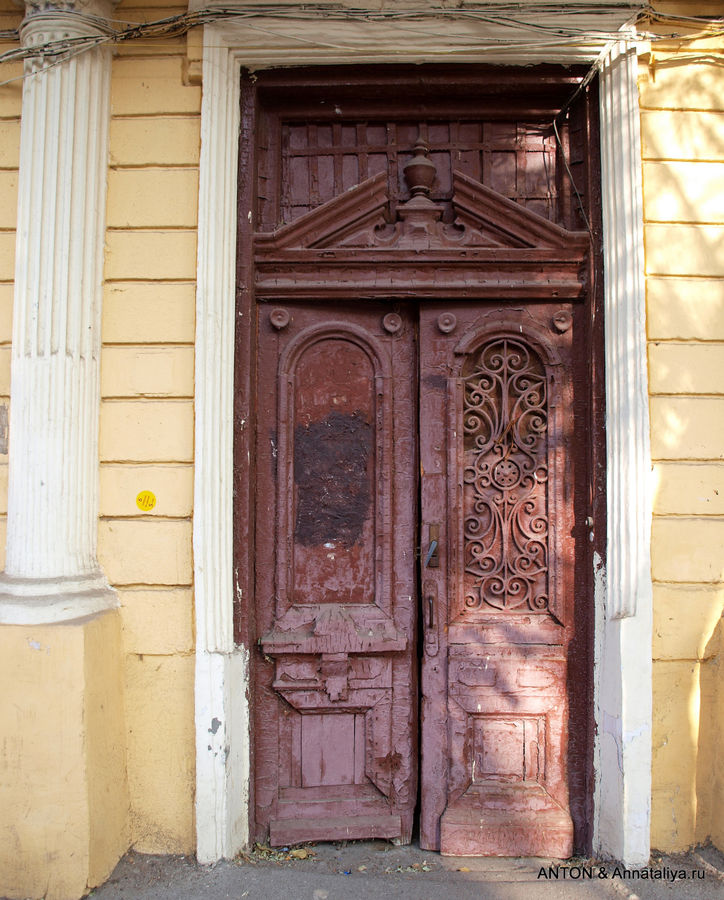 Но за то, какие двери! Одесса, Украина