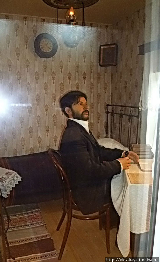 Восковый Сталин в своей комнате Вологда, Россия