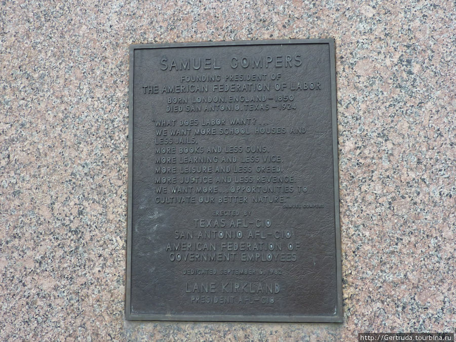 Памятная доска на памятнике С.Гомперсу Сан-Антонио, CША