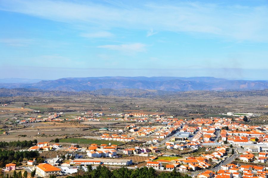 Город журавлей Фигейра-де-Каштелу-Родригу, Португалия