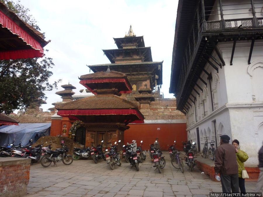 Катманду. Площадь Дурбар. Храм богини Таледжу. Катманду, Непал
