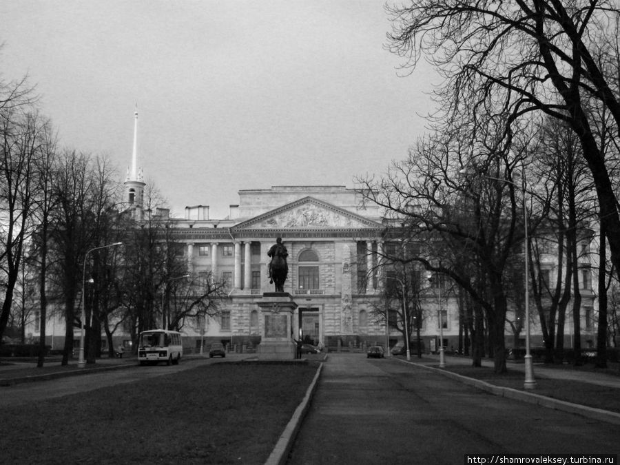 Памятник Петру Великому у Михайловского замка Санкт-Петербург, Россия