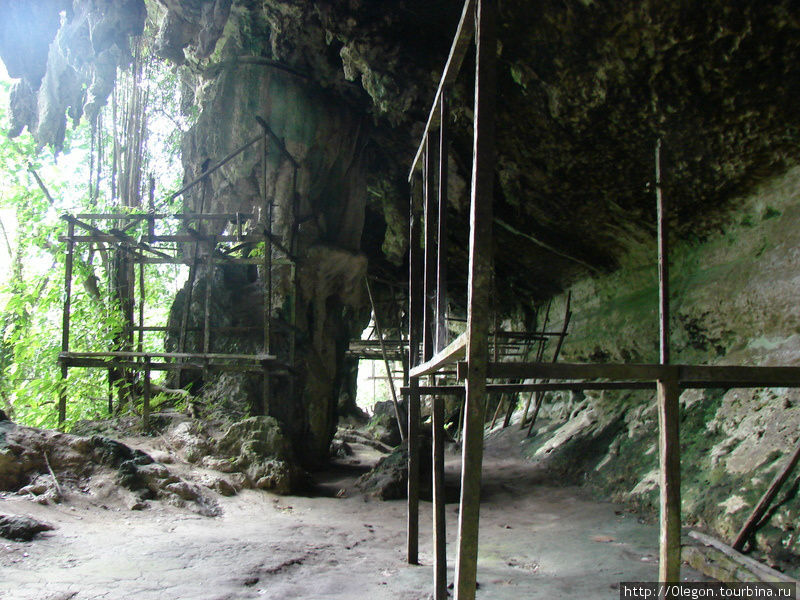 Остатки домов учёных-археологов и семей сборщиков ласточкиных гнёзд Мири, Малайзия
