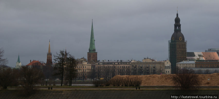 Панорама Риги. Справа — башня Домского собора Рига, Латвия