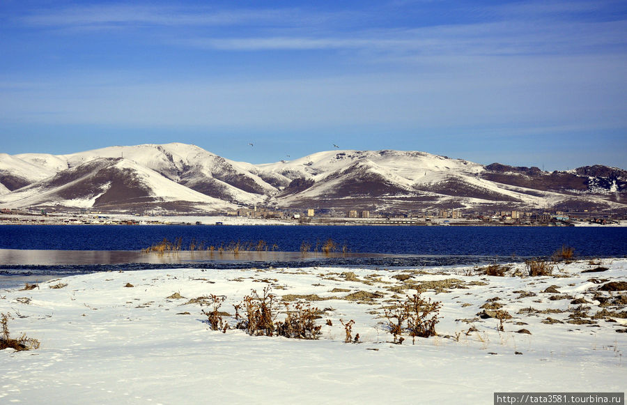 Зимнее озеро Севан Севан, Армения