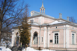 Здание городской ратуши на улице Ленина, бывшей Ратушной. Теперь здесь городская библиотека.