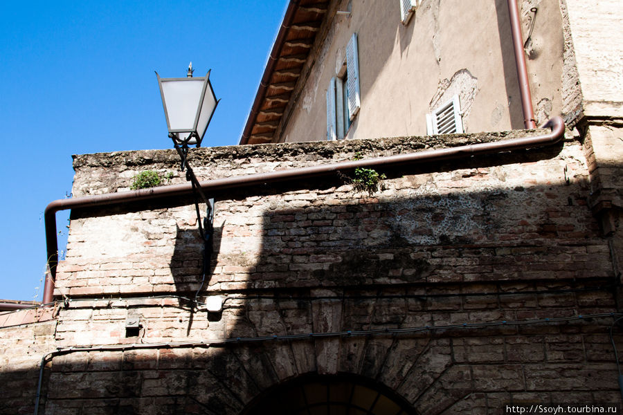 Когда ходшь по Сиене, создается ощущение, что попал в настоящее средневековье. Сиена, Италия