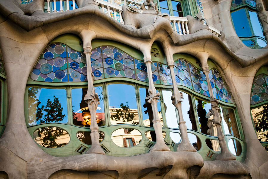 Из всех работ Гауди дом Бальо мне кажется самым изящным и продуманным. Барселона, Испания