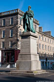 Памятник Георгу IV, в честь его посещения Шотландии