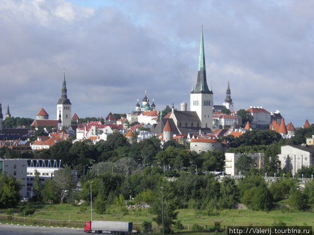 Вид на Старый город с моря Таллин, Эстония