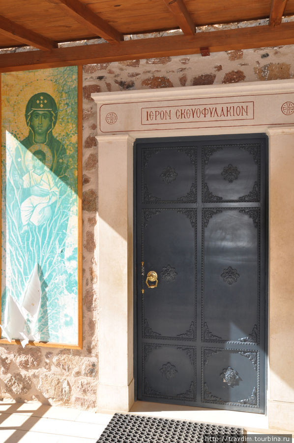 Вход в Музей икон, который носит название Святая Ризница Монастырь Святой Екатерины, Египет