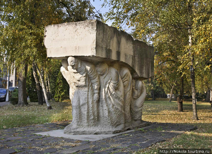 Памятник пострадавшим во Второй Мировой Войне Комарно, Словакия