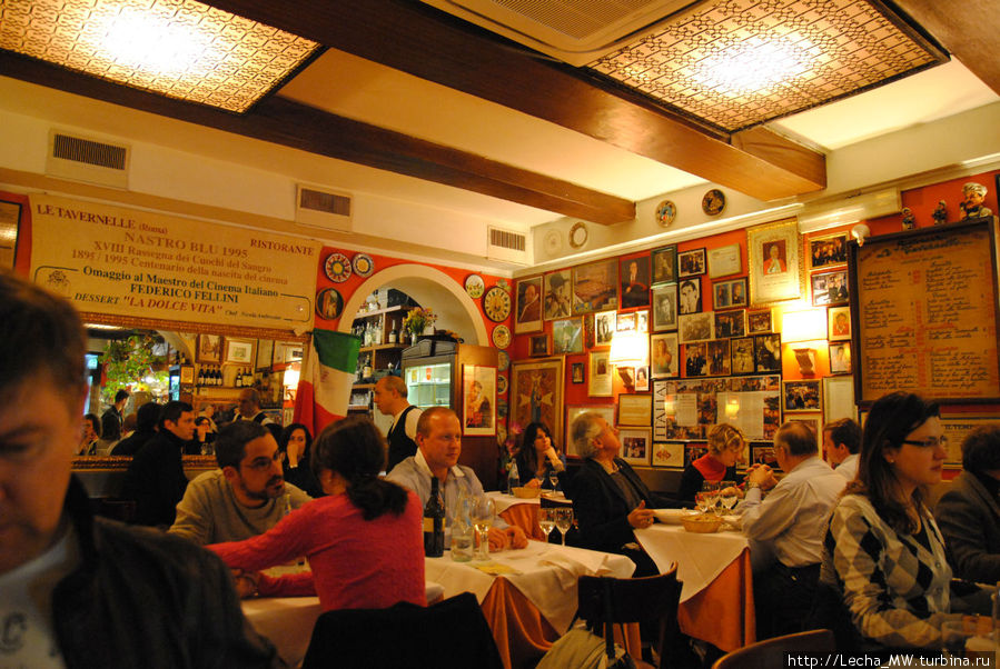 В ресторане Рим, Италия