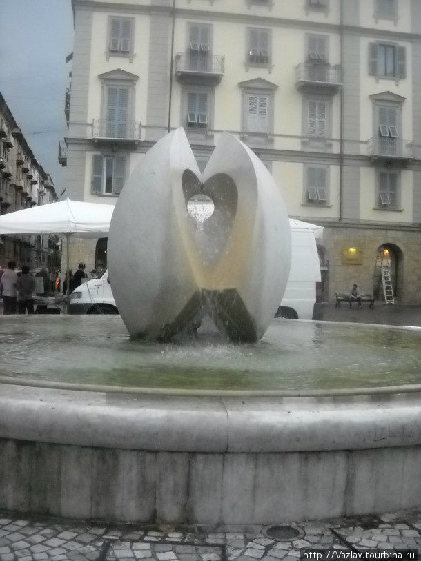 Непонятный памятник Ла-Специа, Италия