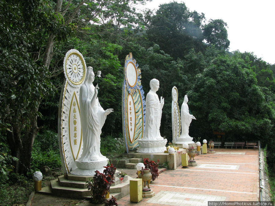 Авалокитешвара, Амитабха и Махастхамапрапта