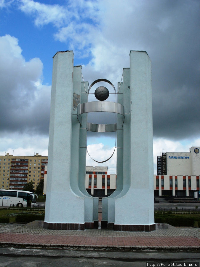 Кузнецовск: с АЭС  в гербе Кузнецовск, Украина