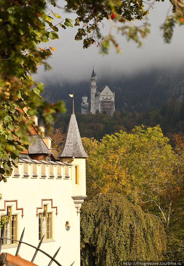 Золотая осень в замке Нойшванштайн Фюссен, Германия