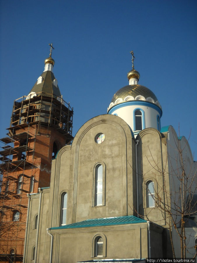 Церковь и её колокольня