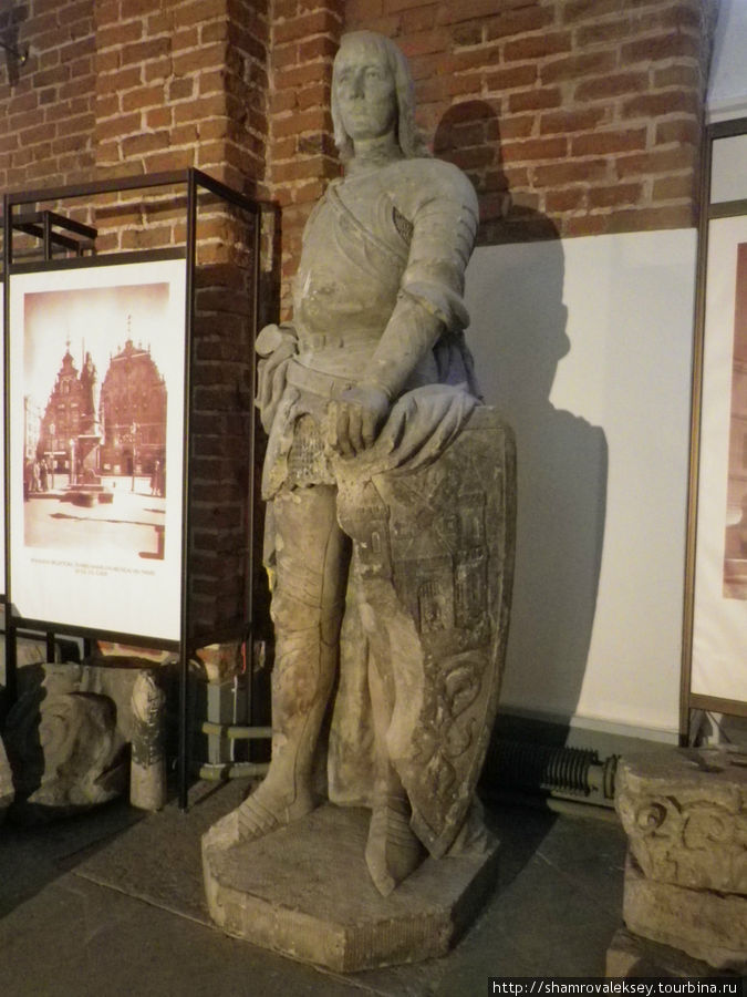 Оригинальная скульптура Роланда, теперь вместо неё на Ратушной площади установлена копия Рига, Латвия
