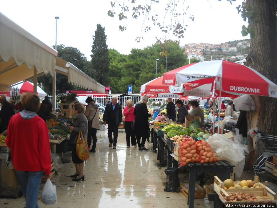 Живописная картинка с рынка Дубровник, Хорватия