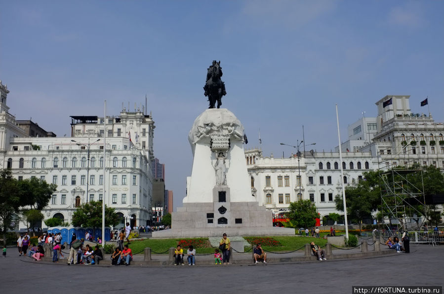 Памятник перуанскому революционеру -освободителю Лима, Перу