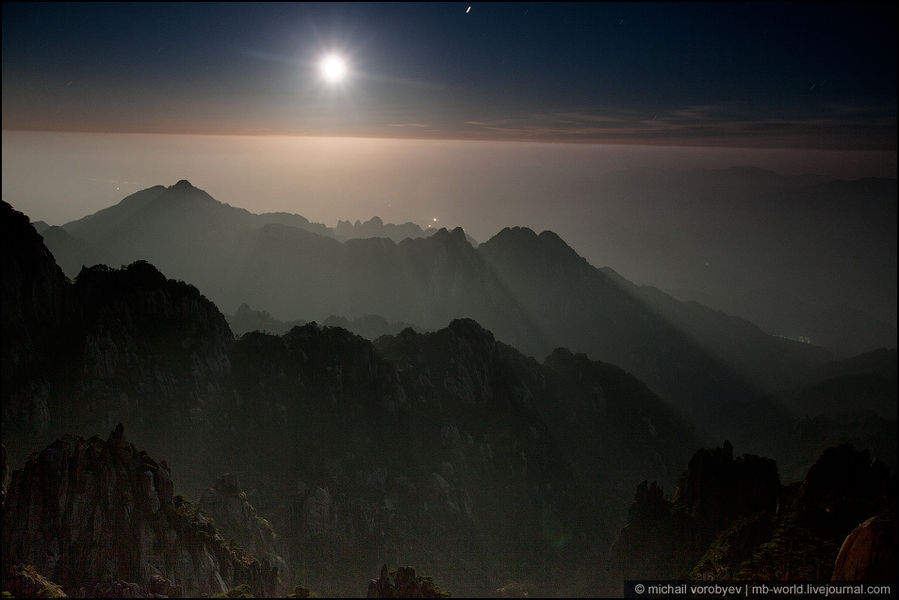 17. Яркий свет луны Национальный парк Хуаньшань, Китай