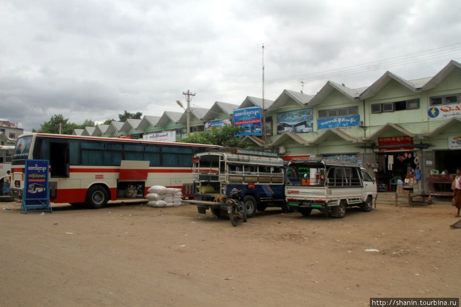 На автостанции в Мониве Монива, Мьянма