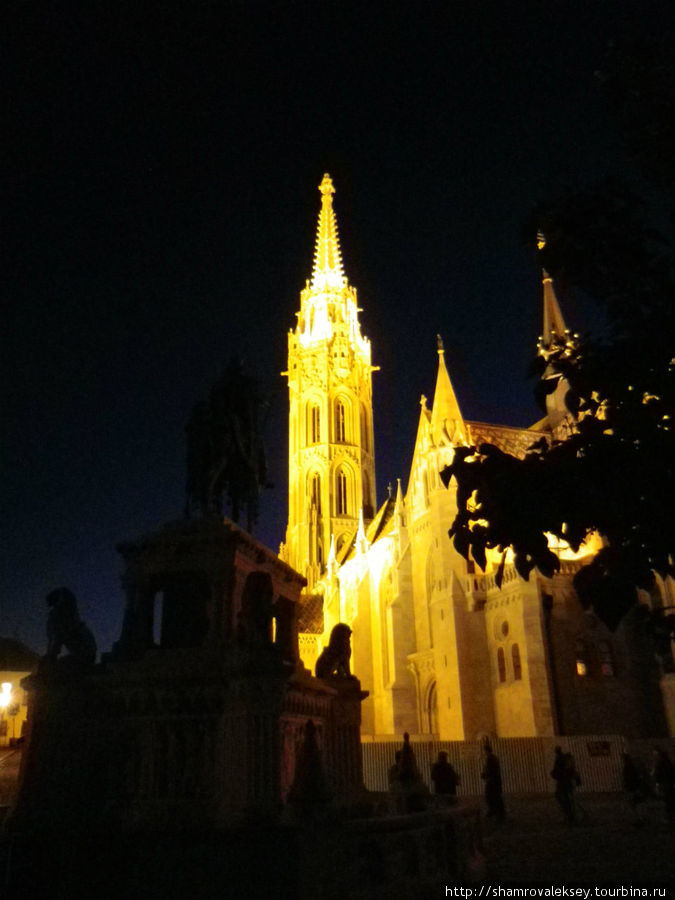 Искрящийся в ночи собор Матяша Будапешт, Венгрия