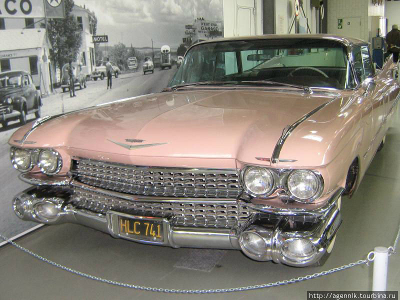 Розовый Cadillac Eldorado Мюнхен, Германия