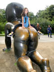 Наверное, только ленивый не слышал о самом известном современном  чешском скульпторе Давиде Черны. Мне кажется, он просто стебался, создавая огромных деток.