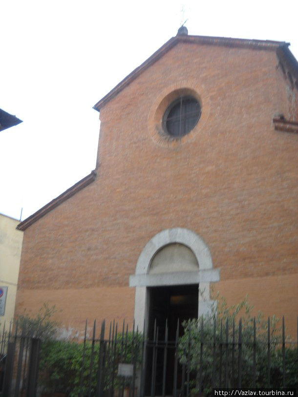 Фасад церкви Новара, Италия