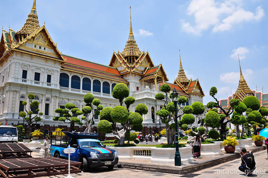 А вот и Королевский дворец. Сейчас король здесь не живет, а дворец используется только для торжественных церемоний. Бангкок, Таиланд