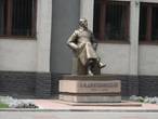 Памятник Ф.Дзержинскому  у здания ФСБ. Дзержинский сидел в Орловском каторжном централе.Это самая жестокая тюрьма.