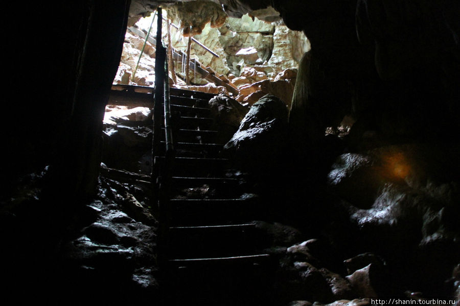 Глубокая пещера Ванвьенг, Лаос