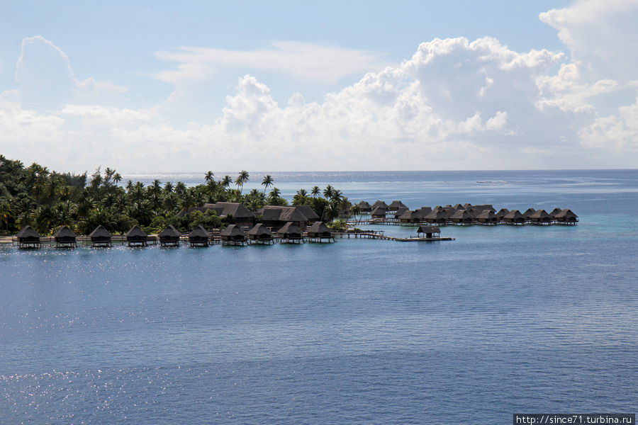 Отельчик или шалашики по полинезийски Остров Бора-Бора, Французская Полинезия