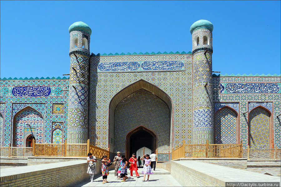 Коканд, ханский дворец. Говорят, что из Коканда управлялась не только вся Ферганская долина, но территория от Ташкента до Кашгара (Китай) Фергана, Узбекистан