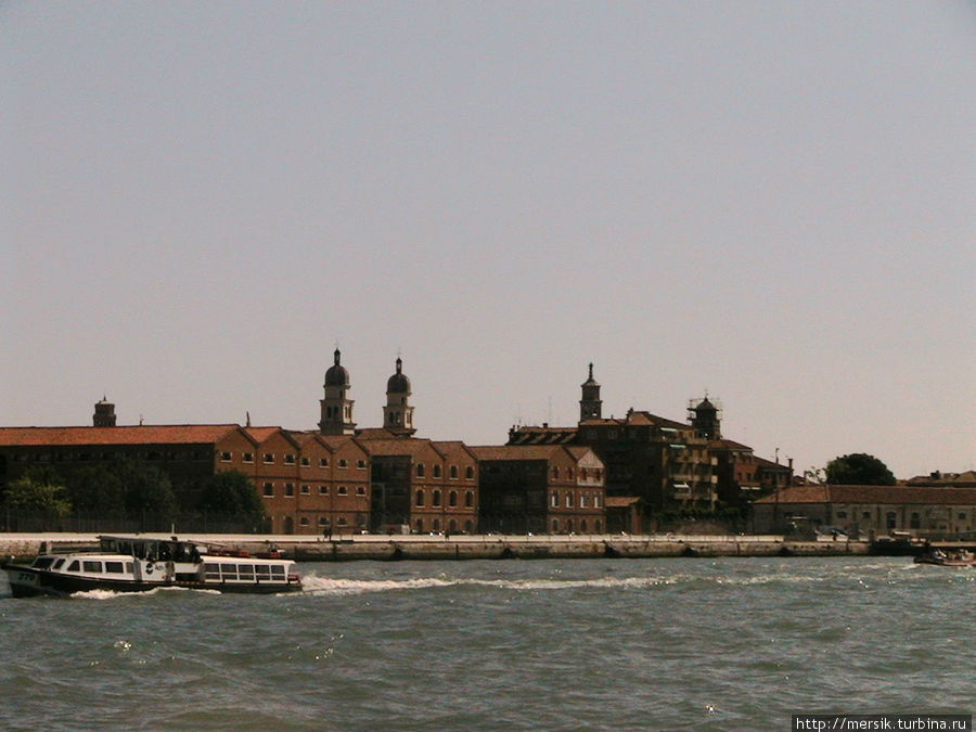 город стоящий на воде