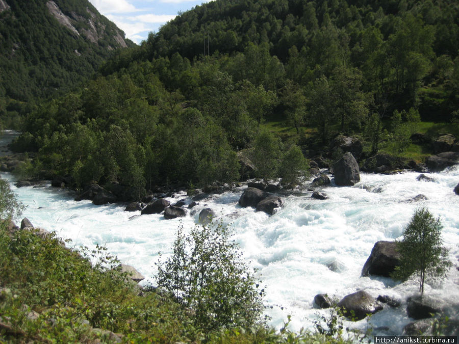 Водопады фруктовой долины Хардангер-фьорд, Норвегия