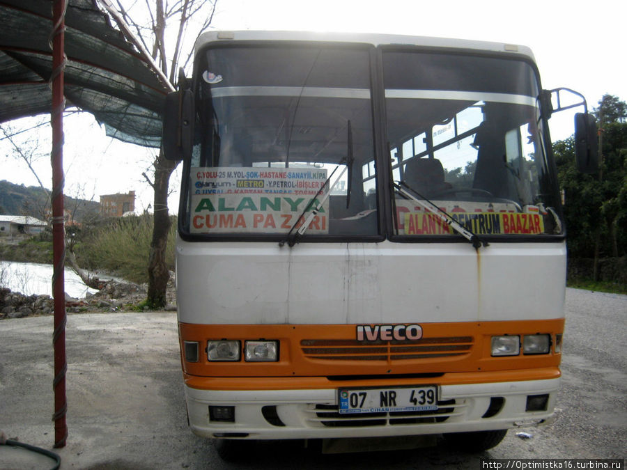 На таком автобусе можно доехать до ресторана Алания, Турция