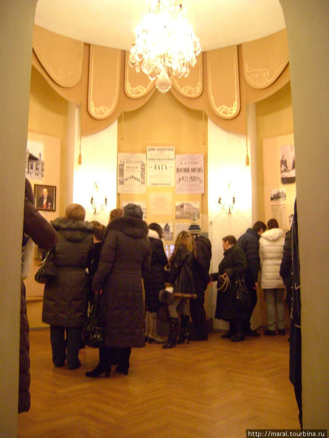 Экспозиционный зал на третьем этаже посвящён духовной жизни горожан Владимир, Россия