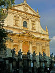 Главной достопримечательностью Гродской улицы является костел св.Петра и Павла, построенный в стиле барокко. На улице перед ним стоят фигуры 12 апостолов.