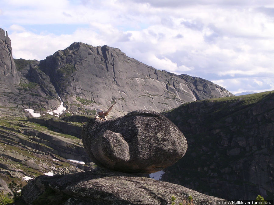 Каменный звездолет Ергаки, Россия