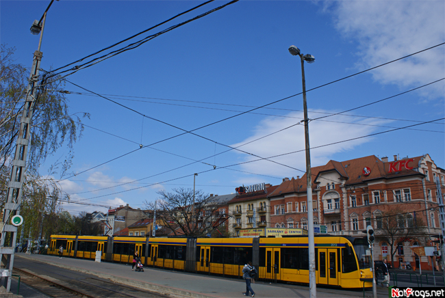Будапешстский трамвай на площади Szell Kalman Будапешт, Венгрия