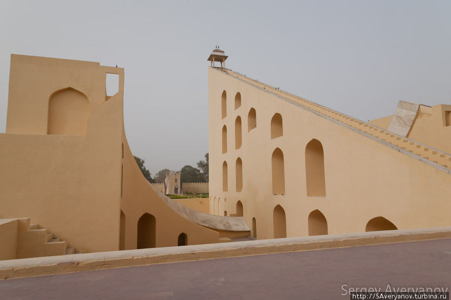 Джайпур. Обсерватория, циклопические солнечные часы Джайпур, Индия