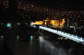 Вид с террасы кафе-бара Селдо на крытый Колоннадный мост через реку Ваг.