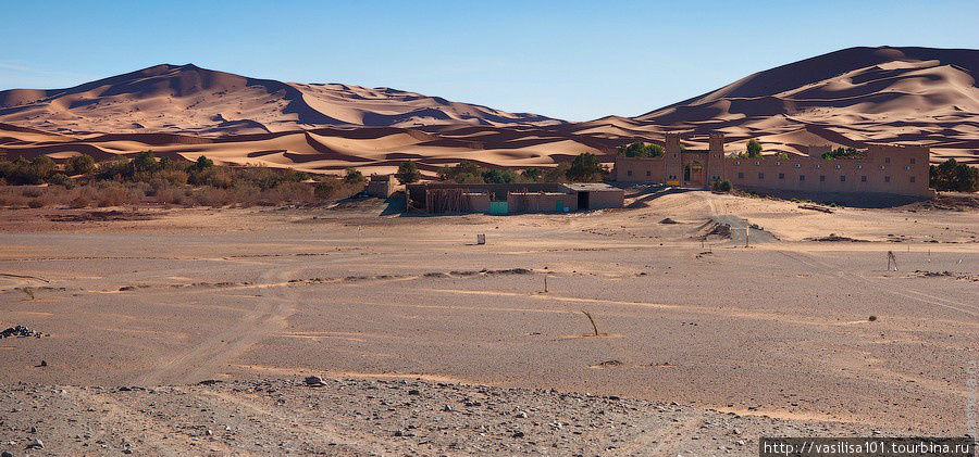 На джипе вокруг дюн Мерзуги Мерзуга, Марокко
