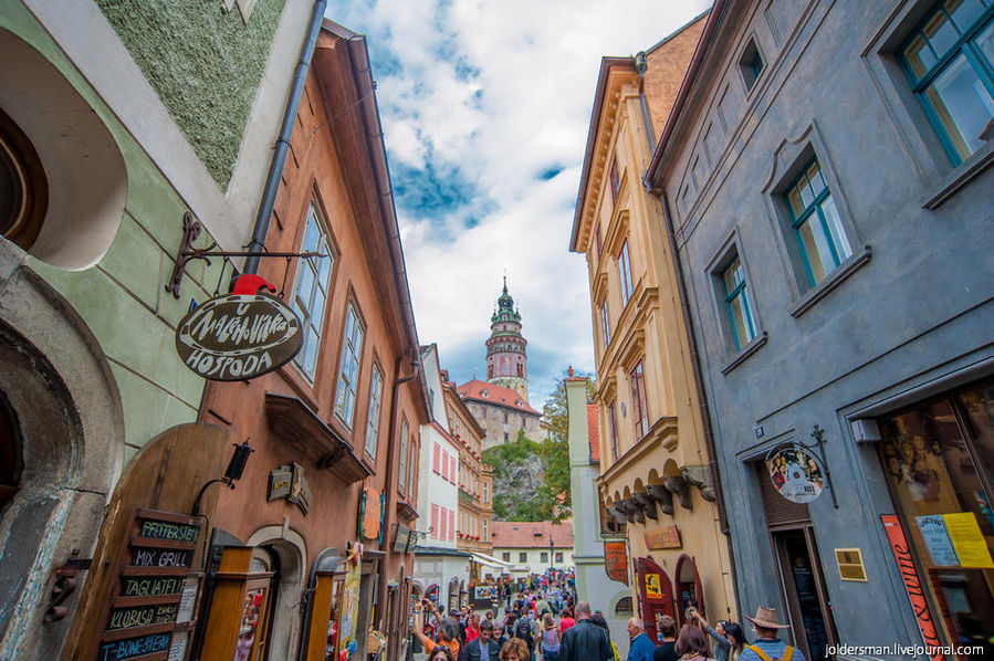 Как и в любом городе-достопримечательности есть улицы с тысячами туристов в час, так и улочки весьма пустынные Чешский Крумлов, Чехия