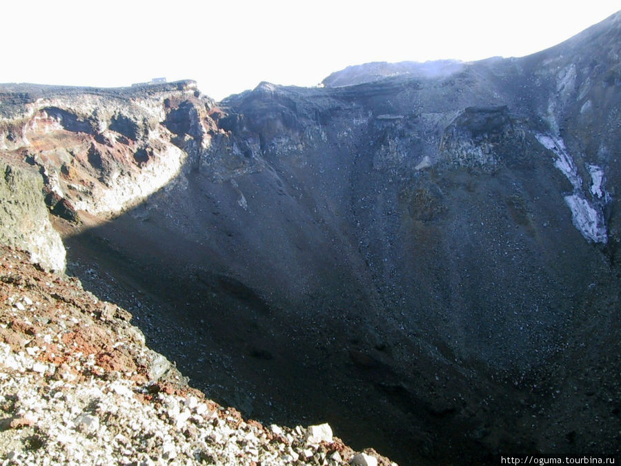 А вот и кратер. Вернее его часть Фудзияма (вулкан 3776м), Япония
