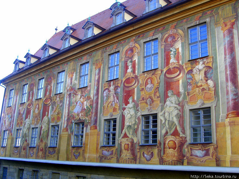 Фасад, расписанный фресками Бамберг, Германия